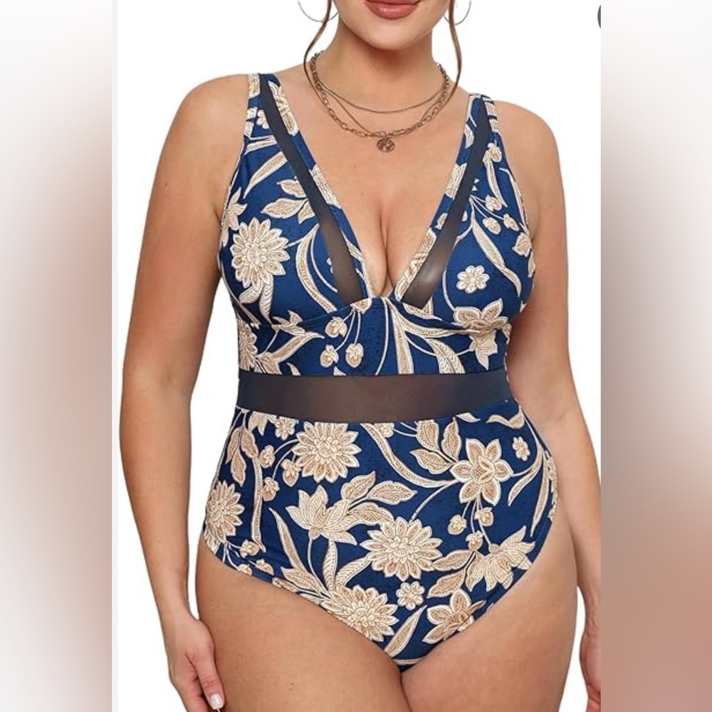 NWT Women Plus Size One Piece Swimsuit